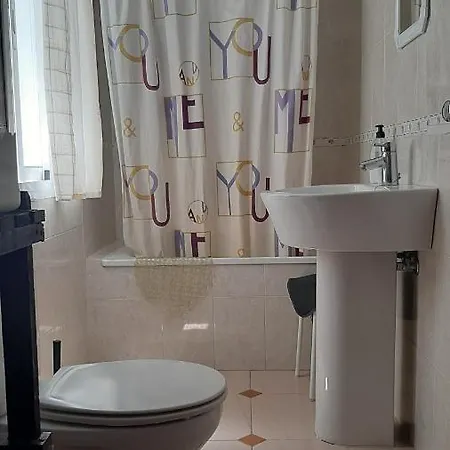 Apto Centrico Tirso De Molina Solo Familias 아파트 *